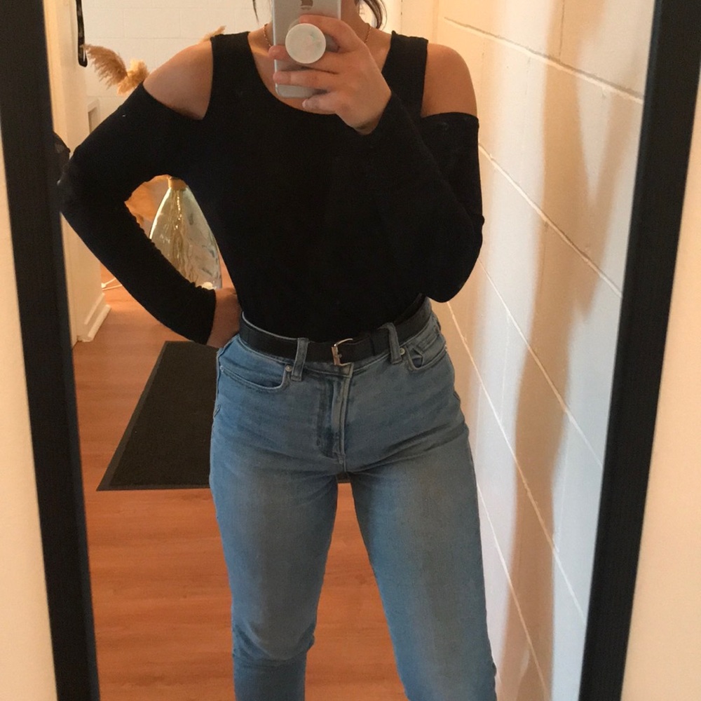 black long sleeves shirt